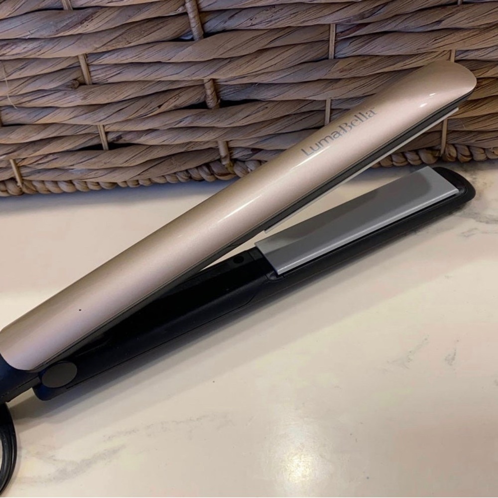 Lumabella Straightner